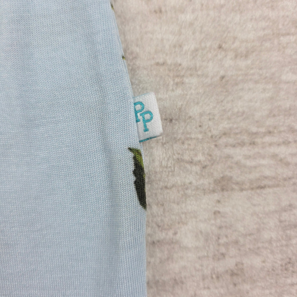 Long sleeve and cuff detail
