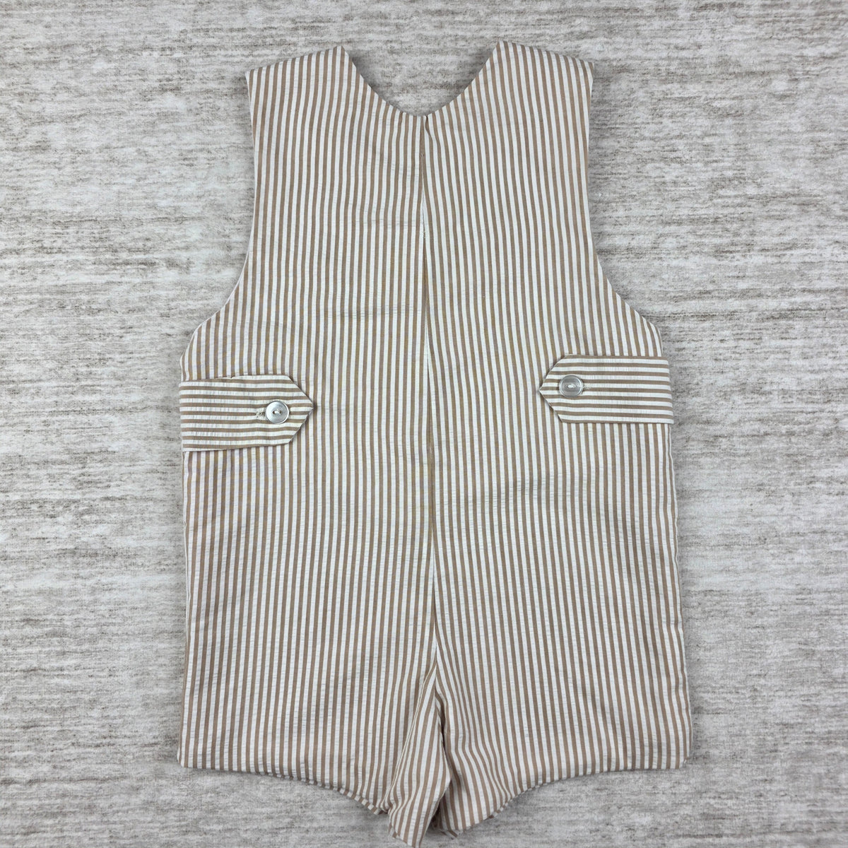 Shoulder button and white lining