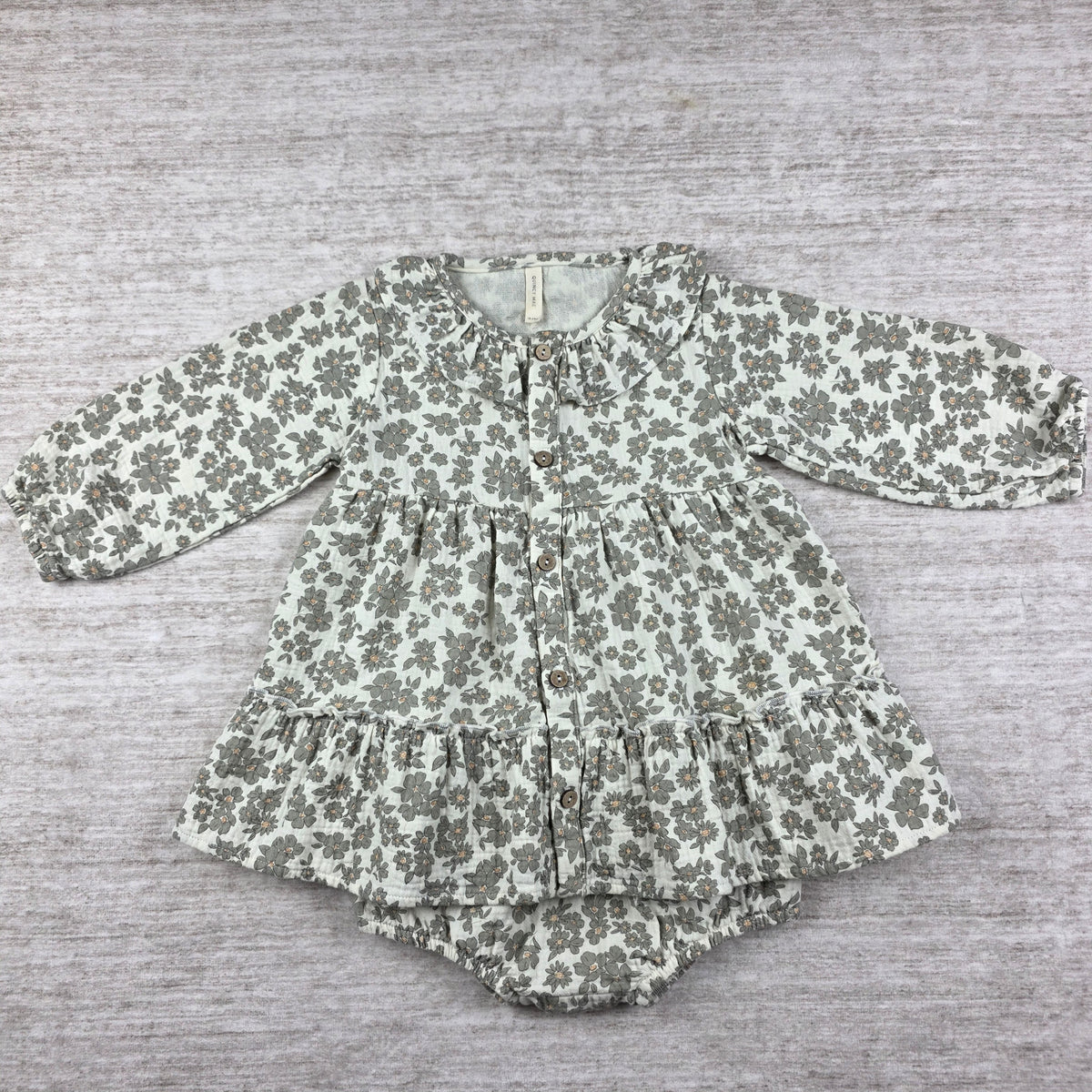 Floral print, button front and gathered tier detail