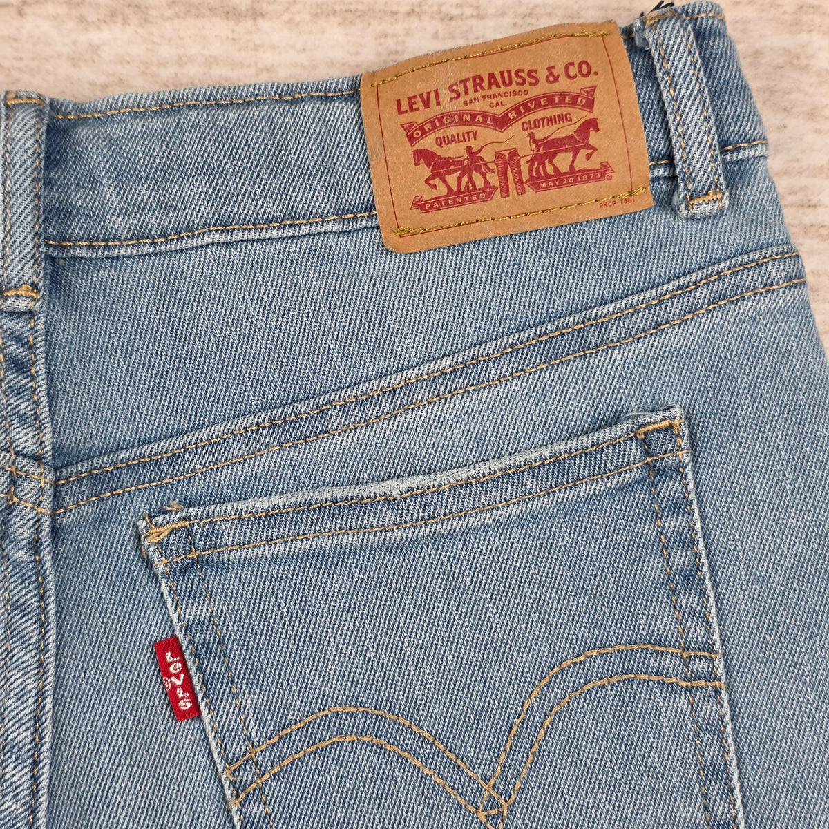 Levi's '94 Baggy Jeans Light Wash Distressed | Size 14